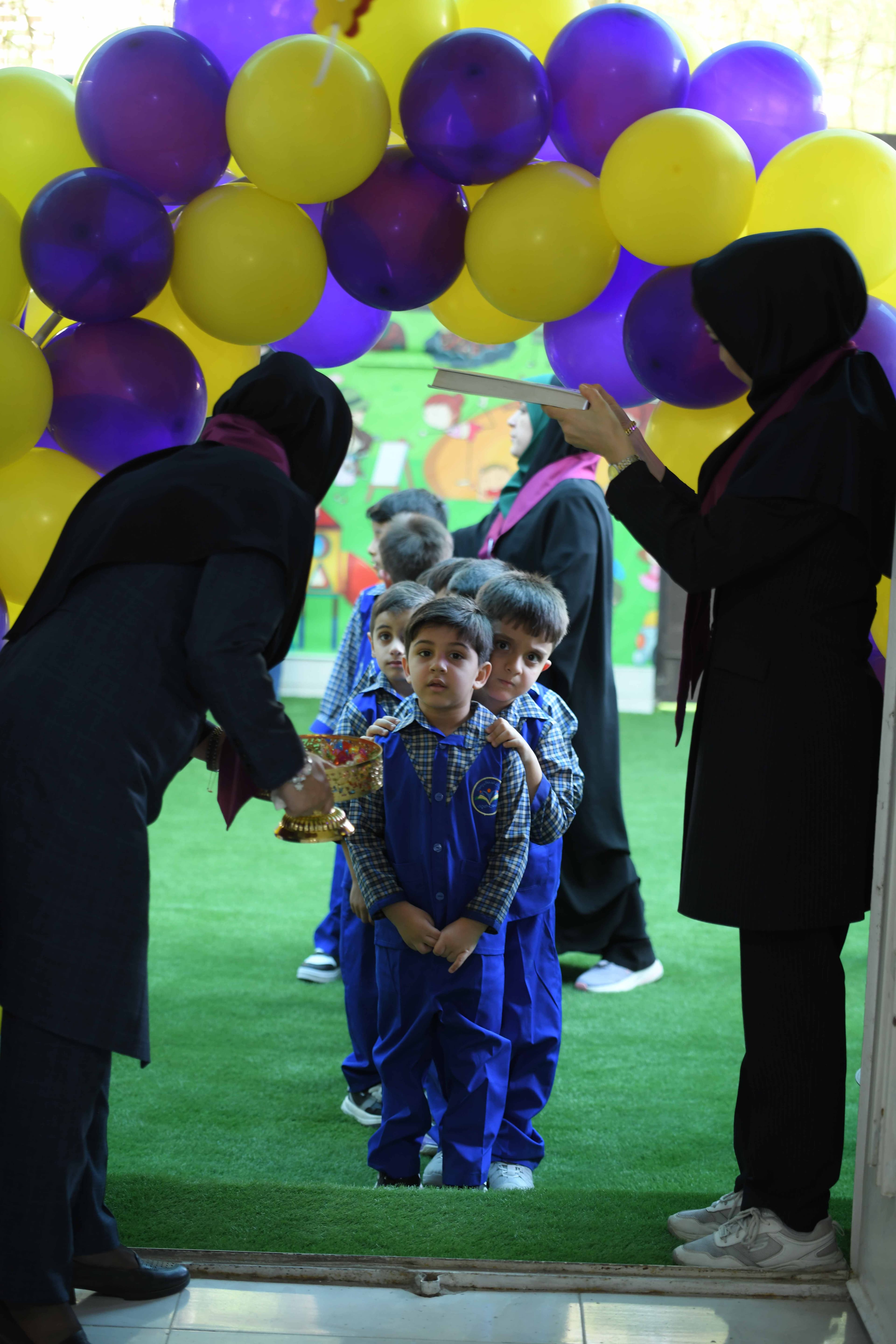 پیش دبستان و دبستان نابغه های کوچک